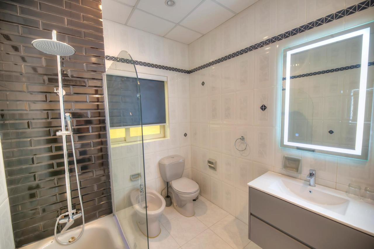 Beautifully Furnished Seafront 4 Bedrooms Goslm-4 Sliema Ngoại thất bức ảnh