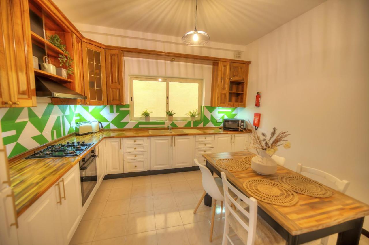 Beautifully Furnished Seafront 4 Bedrooms Goslm-4 Sliema Ngoại thất bức ảnh